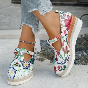 2024. aasta uued väliskaubanduse pluss-suuruses Euroopa ja Ameerika sandaalid, nelja tüüpi pealispinnaga, kanepiköiega ristkiiluga vabaaja sandaalid, naiste kingade hulgimüük