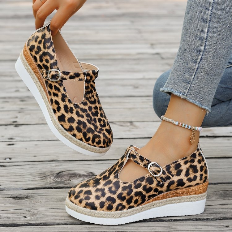 2024. aasta uued väliskaubanduse pluss-suuruses Euroopa ja Ameerika sandaalid, nelja tüüpi pealispinnaga, kanepiköiega ristkiiluga vabaaja sandaalid, naiste kingade hulgimüük