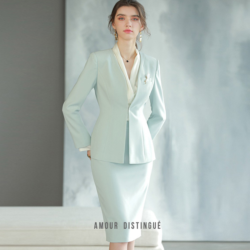 Ringhääling ja õhtujuhtimine: pidulik kostüüm, daam, ärikohtumine, vastuvõtt, pidulik kostüüm, kombinesoon, hotelli vastuvõtu tööriistad, ülikond