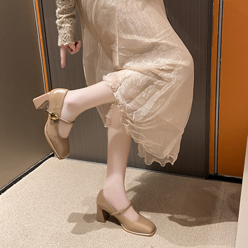 Παπούτσια Mary Jane με χοντρό τακούνι και απαλό στυλ 2025 Άνοιξη και καλοκαίρι Νέο στυλ Χρώμα γάλακτος τσάι Παπούτσια μονής στρώσης με αγκράφα και τετράγωνο κεφάλι, με φούστα για μετακινήσεις