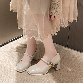 Παπούτσια Mary Jane με χοντρό τακούνι και απαλό στυλ 2025 Άνοιξη και καλοκαίρι Νέο στυλ Χρώμα γάλακτος τσάι Παπούτσια μονής στρώσης με αγκράφα και τετράγωνο κεφάλι, με φούστα για μετακινήσεις