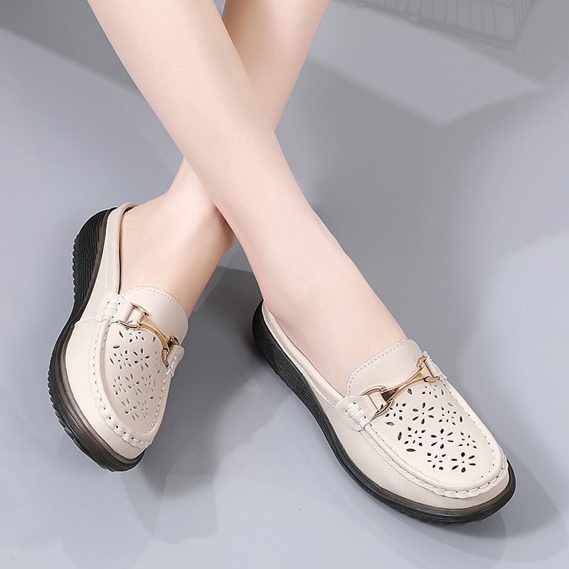 Ежедневни еднослойни обувки за жени, лято 2023, нови дишащи, неплъзгащи се обувки за майки, мека подметка, удобни обувки с дупка, обувки тип „боб“.