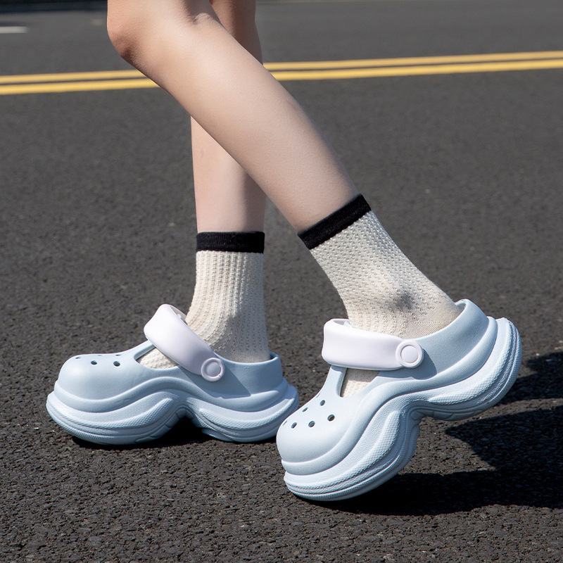 Moteriški platforminiai urviniai bateliai viršutiniams drabužiams Maži, ūgį didinantys paplūdimio bateliai pajūriui Moteriškos vasarinės šlepetės su stūmimo ir baotou pojūčiu