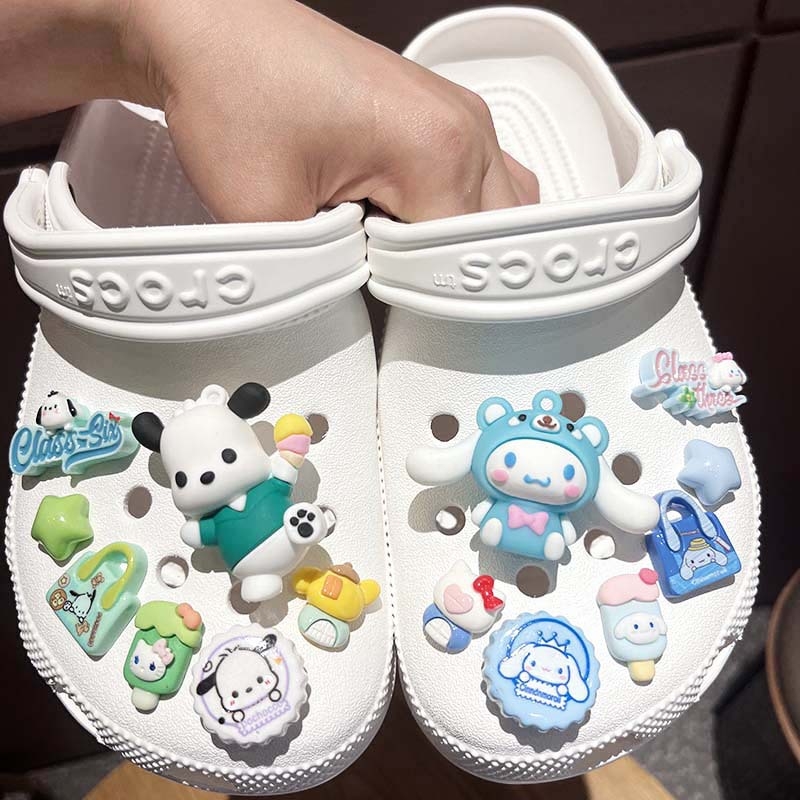 Uued kingapandlaga sobivad auguga kingad isetehtud Sanrio dekoratiivsed LED-välklambiga kingalilled cr Kulomi Melody aksessuaarid