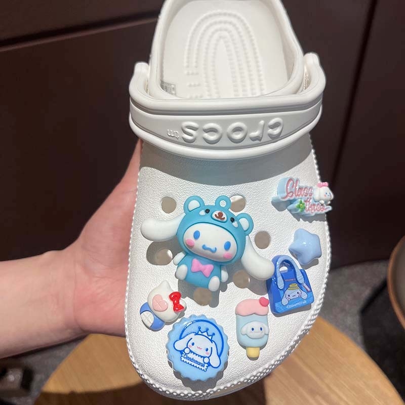 Uued kingapandlaga sobivad auguga kingad isetehtud Sanrio dekoratiivsed LED-välklambiga kingalilled cr Kulomi Melody aksessuaarid