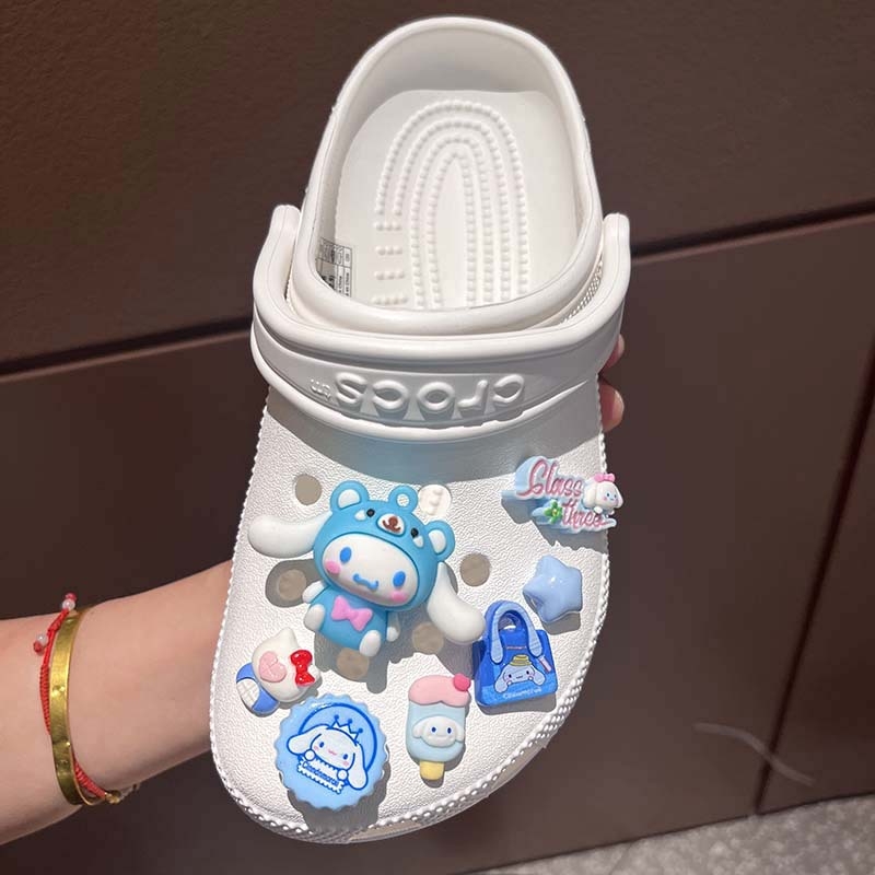 Uued kingapandlaga sobivad auguga kingad isetehtud Sanrio dekoratiivsed LED-välklambiga kingalilled cr Kulomi Melody aksessuaarid