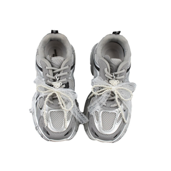 Korėjietiško stiliaus „Dongdaemun“ sportbačiai, „Desun“ batų aksesuarai, perlų nėrinių kaspino batų sagtis, nuimami batų gėlių aksesuarai