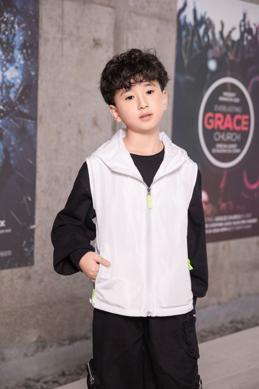 Amazoni kuummüügis LED-kumaga etenduskostüüm Halloweeni riided Ööklubi Interneti kuulsuste kapuutsiga helendav ülerõivas meestele ja naistele