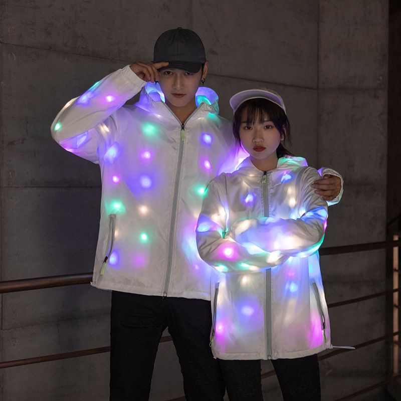 Amazoni kuummüügis LED-kumaga etenduskostüüm Halloweeni riided Ööklubi Interneti kuulsuste kapuutsiga helendav ülerõivas meestele ja naistele