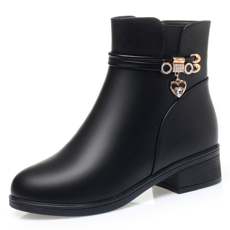 Γυναικεία χειμωνιάτικα παπούτσια με βαμβακερή επένδυση 2023, φθινοπωρινά και χειμωνιάτικα, μεσήλικες, κοντές μπότες με μαλακό πάτο, φλατ δερμάτινα παπούτσια, μοντέρνα casual μπότες με φλις επένδυση