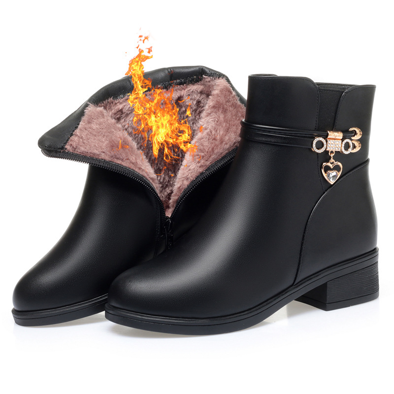 Γυναικεία χειμωνιάτικα παπούτσια με βαμβακερή επένδυση 2023, φθινοπωρινά και χειμωνιάτικα, μεσήλικες, κοντές μπότες με μαλακό πάτο, φλατ δερμάτινα παπούτσια, μοντέρνα casual μπότες με φλις επένδυση