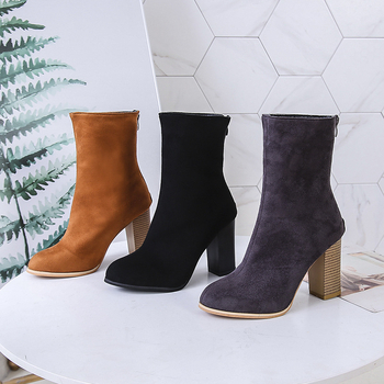 Jesenné a zimné 2023 ležérne krátke dámske čižmy veľkosti 43, vysoký podpätok, hrubý podpätok, európske a americké zoštíhľujúce semišové čižmy Martin, dámske čižmy so zipsom vzadu