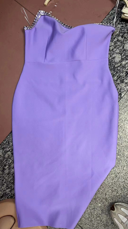 Európske a americké nové dámske obväzové šaty z roku 2023, sexy šikmý golier, kamienkové odhalené ramená, módne večerné šaty s odhalenými ramenami