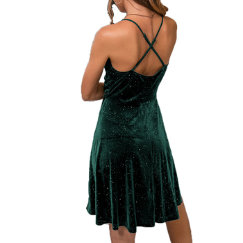 Nové dámske všestranné večerné šaty z európskych a amerických materiálov z roku 2022, zlaté zamatové, úzke, s výstrihom do V a cezhraničným dizajnom