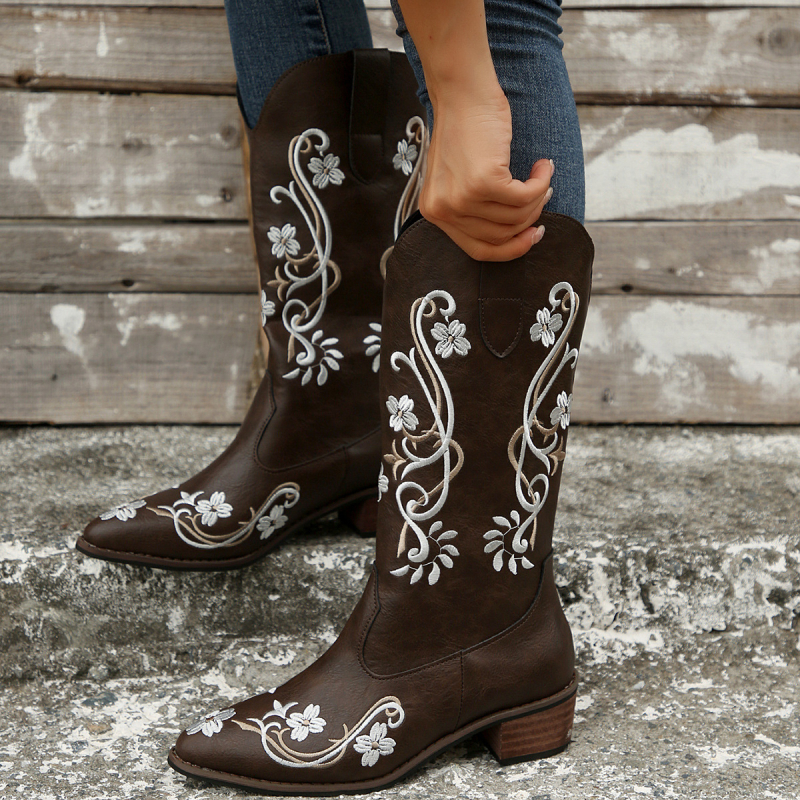 Nové jesenné a zimné módne západné džínsové vyšívané čižmy Martin pre ženy, cezhraničný zahraničný obchod, plus veľkosť, špicaté čižmy s nízkym podpätkom do polovice lýtok