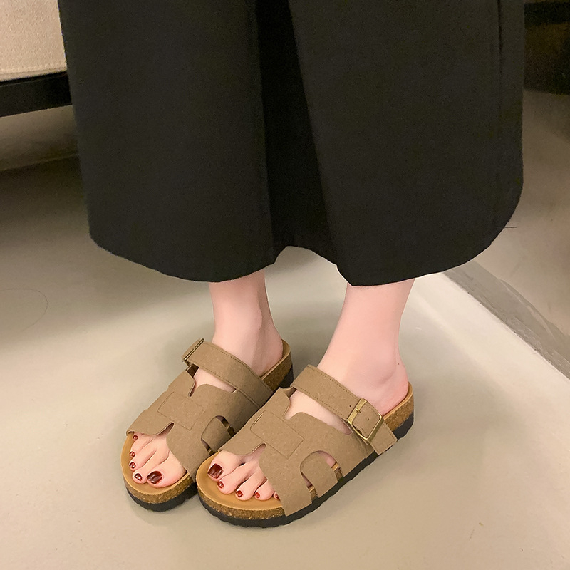 Letné nové dámske sandále a papuče 2025 s flexibilnou prackou, protišmykové, ľahké a pohodlné plážové papuče pre ženy