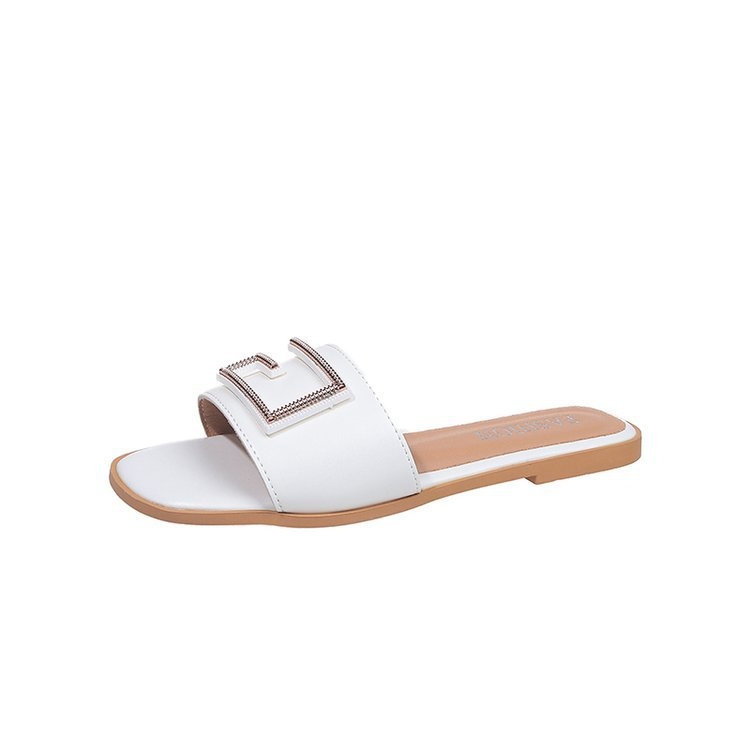 Prekogranične ravne papuče za žene, ljetna vanjska odjeća 2024., novi stil, internetski poznate modne papuče s metalnom kopčom i okruglom glavom, ravnog dna za žene