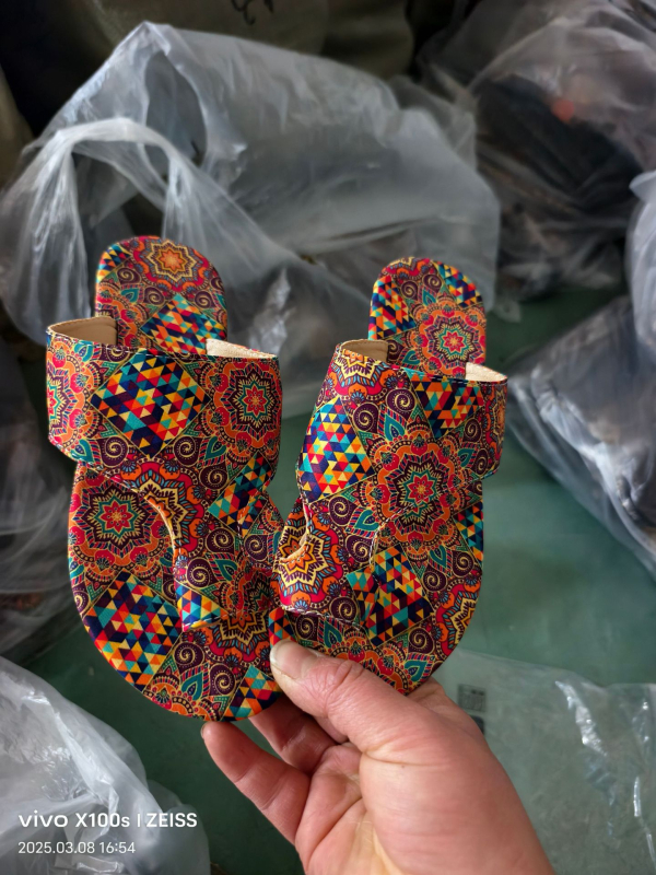 Dámske papuče s plochou špičkou v etnickom štýle, cezhraničné, plus size, nové, priedušné, s potlačou, rímsky štýl, zahraničný obchod, rok výroby 2024