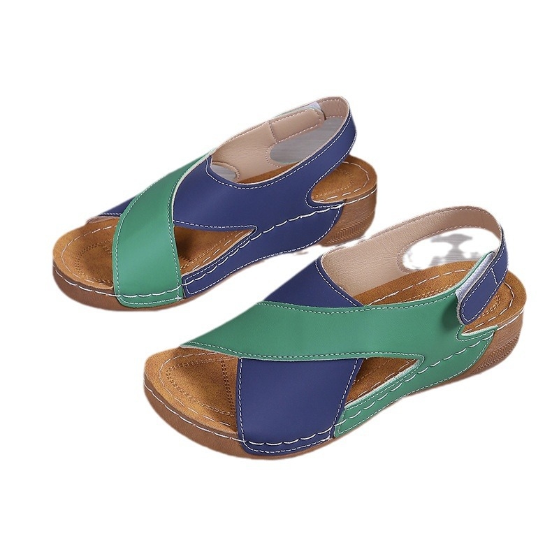 Prekogranične sandale za plažu većih veličina, boje slatkiša, u boji bombona, nove ženske cipele s čičkom, na platformu i klinastom podstavom za ljeto 2024.