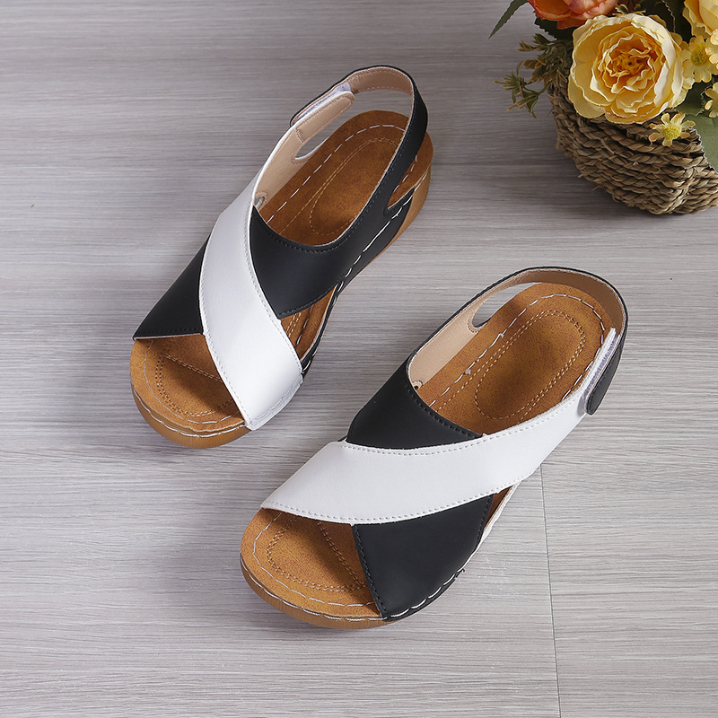 Prekogranične sandale za plažu većih veličina, boje slatkiša, u boji bombona, nove ženske cipele s čičkom, na platformu i klinastom podstavom za ljeto 2024.