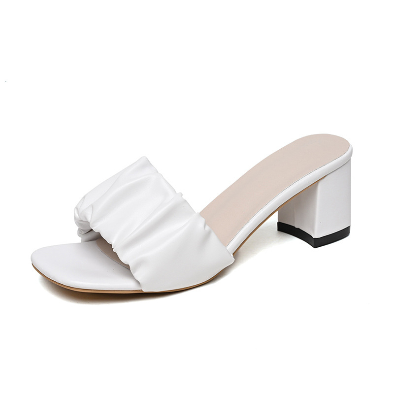 Užsienio prekybos didelių dydžių klostuotos vidutinio aukščio kulno šlepetės 2025 m. moteriškos sandalai storu kulnu, saldainių spalvos, kvadratinėmis nosimis, nepriklausoma stotis