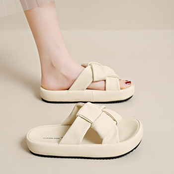 Sandale s mekim potplatom za žene, nove ženske papuče s debelim potplatom za ljeto 2025., visoke sandale za plažu, ležerne japanke s debelim potplatom