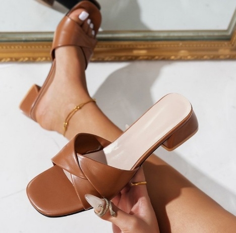 skladom 2025 letné nové dámske módne sandále na hrubom podpätku cezhraničný zahraničný obchod dámske papuče s nízkym podpätkom