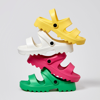 Európske a americké sandále a papuče 2024 nové letné vysoko kvalitné ležérne oblečenie s hrubou podrážkou 5CM, dámske pánske topánky na outdoorové nosenie