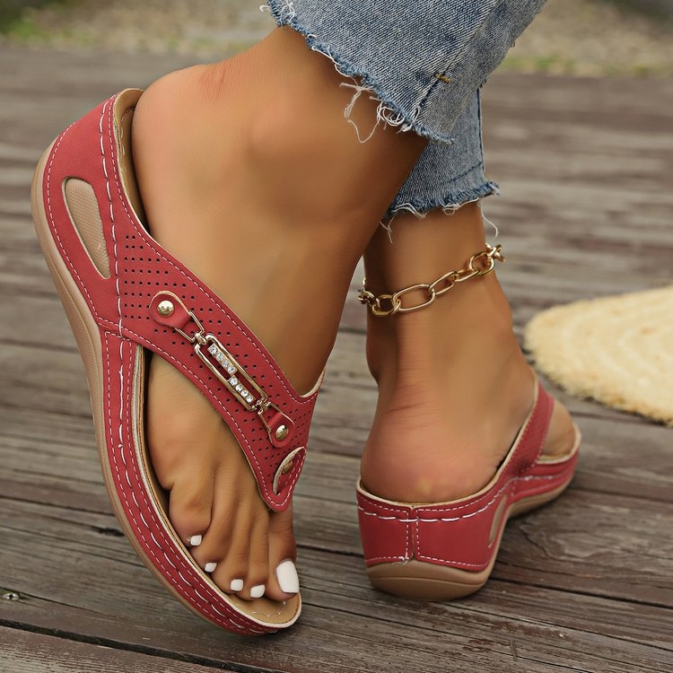 Cezhraničný zahraničný obchod, dámske sandále a papuče s hrubou podrážkou, plus size, letné nové európske a americké plážové nepremokavé dámske topánky na platforme s špičkou z roku 2024, 43