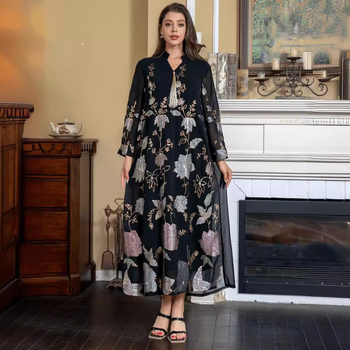 ZD018 Közel-keleti határokon átnyúló, új érkezésű muszlim köntös, flitteres hímzésű női divatos bojtos Dubai ruha