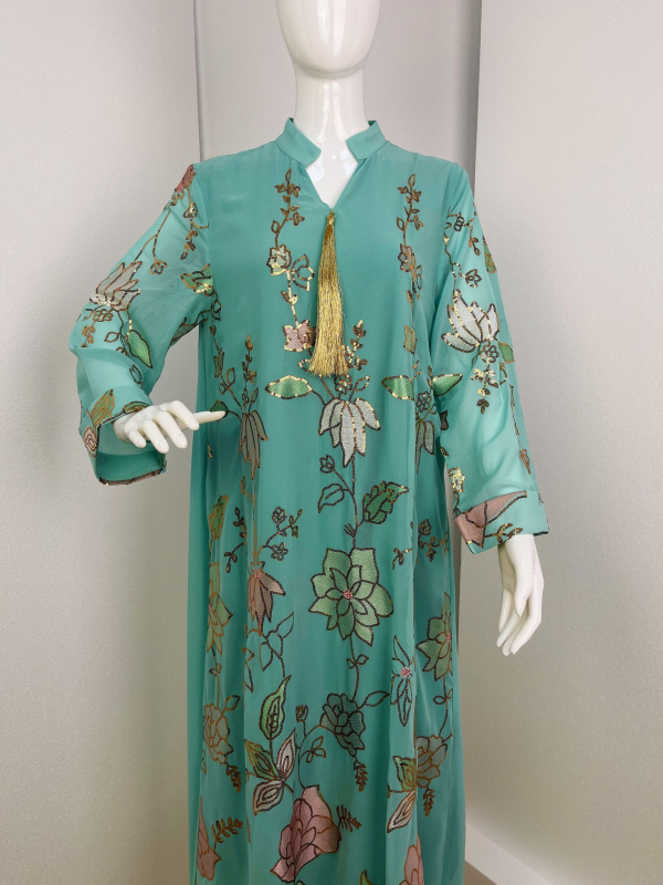 ZD018 Közel-keleti határokon átnyúló, új érkezésű muszlim köntös, flitteres hímzésű női divatos bojtos Dubai ruha