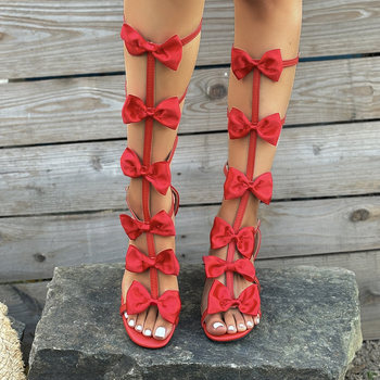 Tarpvalstybinė užsienio prekyba, Europos ir Amerikos mados, saldūs kaspinai, ilgi vamzdeliai, romėniškos basutės, aukštakulniai, stori kulniukai, vasariniai moteriški batai