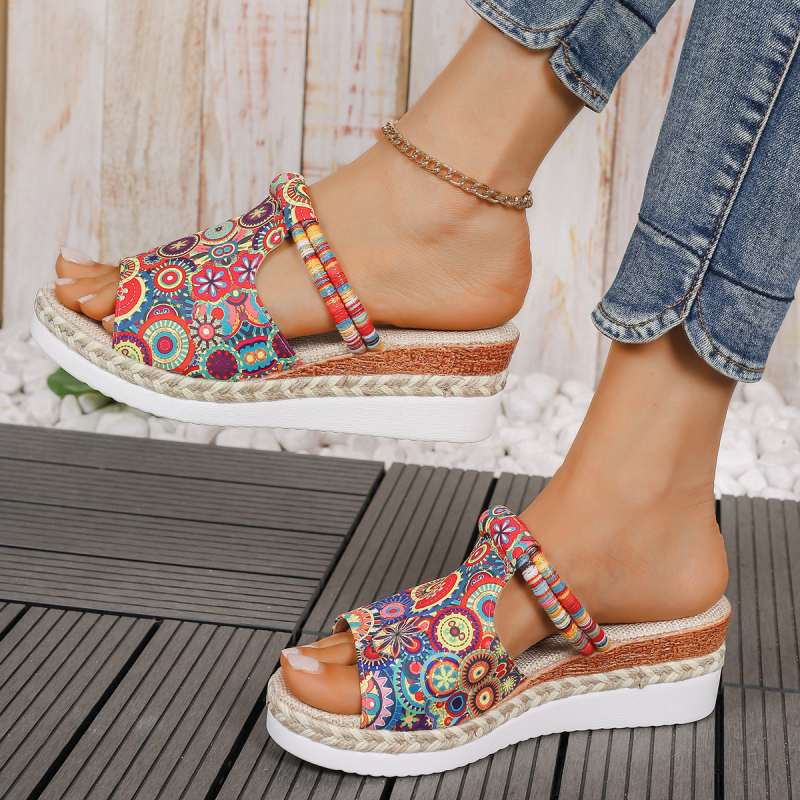 Moteriškos spalvingos basutės ir šlepetės vasarinėms naujoms pleišto formos paplūdimio basutėms su slydimo formos viduriniu kulnu laisvalaikio viršutiniams drabužiams