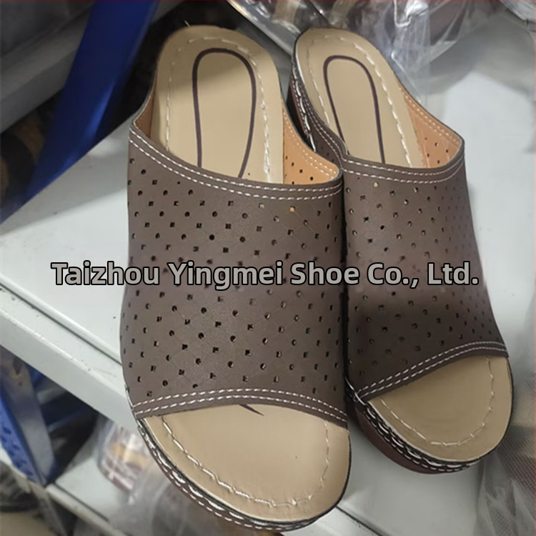 Sandale europene și americane pentru femei, dimensiuni mari, cu toc plat, vară, noi, cu gură de pește, decupate cu laser, pantofi pentru femei, îmbrăcăminte exterioară, papuci transfrontalieri, export pentru femei