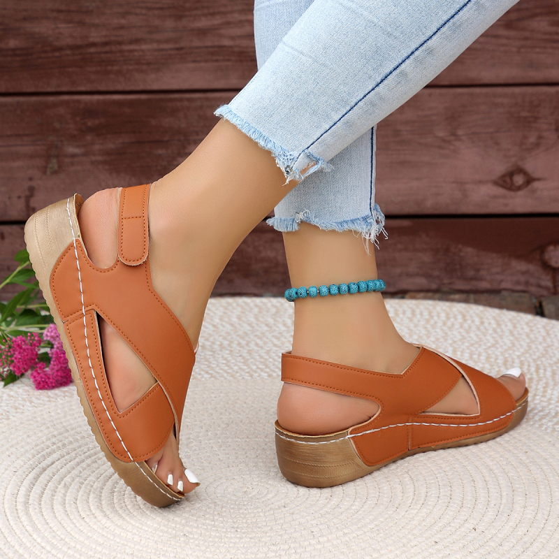 Dámske sandále v zahraničnom obchode, plus size, dámske topánky 2025, letné a jesenné nové európske a americké plážové topánky pre ženy
