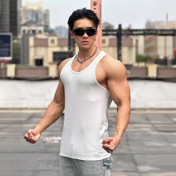 Nauja raumeninga vasarinė megzta vertikalių juostų fitneso, sportinio laisvalaikio, plona vyriška I formos liemenė, plaukų karta.