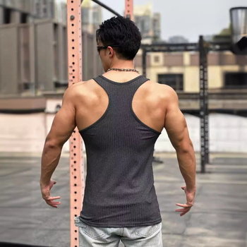 Nauja raumeninga vasarinė megzta vertikalių juostų fitneso, sportinio laisvalaikio, plona vyriška I formos liemenė, plaukų karta.