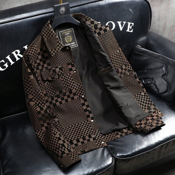 Naujas vyriškas odinis švarkelis su languotu raštu ir atlapu. Pavasarinis, rudens ir žiemos vyriškas švarkelis, išskirtinis visoje šalyje. Sandėlyje.