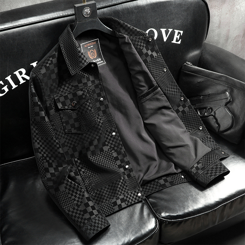 Naujas vyriškas odinis švarkelis su languotu raštu ir atlapu. Pavasarinis, rudens ir žiemos vyriškas švarkelis, išskirtinis visoje šalyje. Sandėlyje.