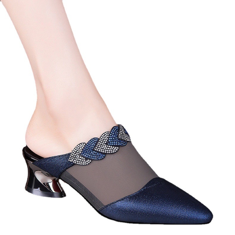 Dámske papuče z pravej mäkkej kože so sieťovinou a uzavretou špičkou, nové letné pohodlné dámske topánky s kamienkami a hrubými sandálmi na strednom podpätku vo veľkých veľkostiach.