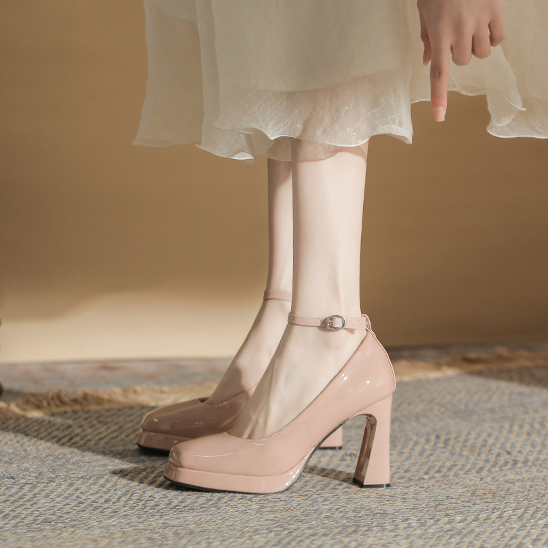 „Golden Cross RY9001“ platforminiai, stambiai pakulniai, kvadratine nosele, kūno spalvos, vieno sluoksnio bateliai, 2024 m. pavasario ir rudens nauji, seksualūs aukštakulniai su negiliais kulnais.