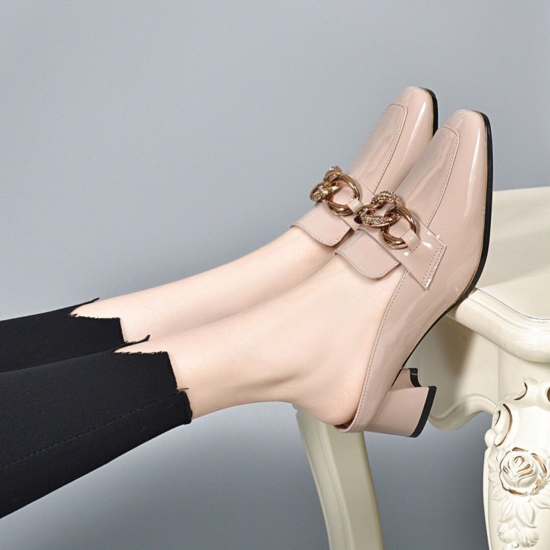 Sandale și papuci Baotou cu fund moale pentru femei, purtând tocuri înalte din piele moale cu cataramă de cal și toc gros, de primăvară