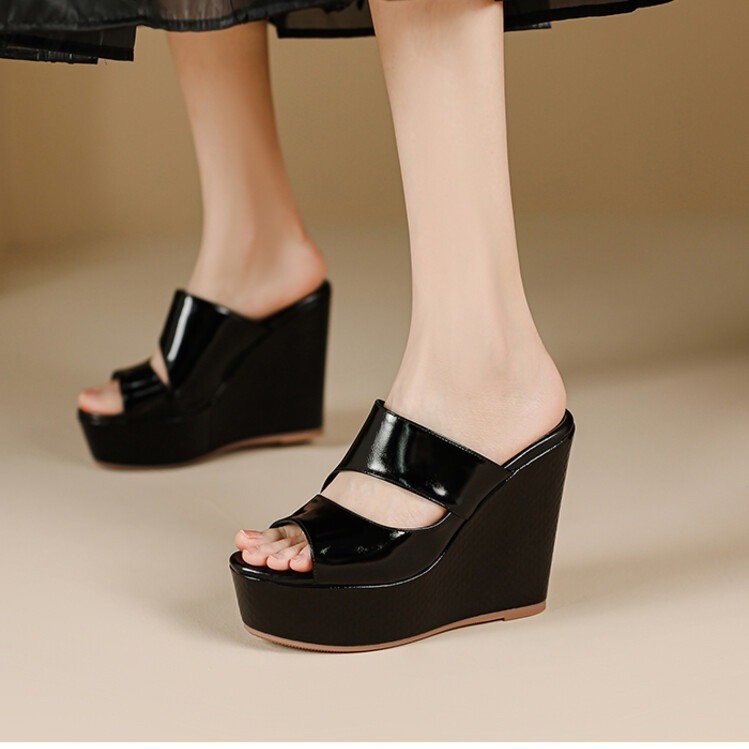 Pārrobežu vasaras jaunas, zivs mutes, biezas zoles ķīļveida sandales, augstpapēžu čības, modernas zelta un sudraba sandales vairumtirdzniecībā