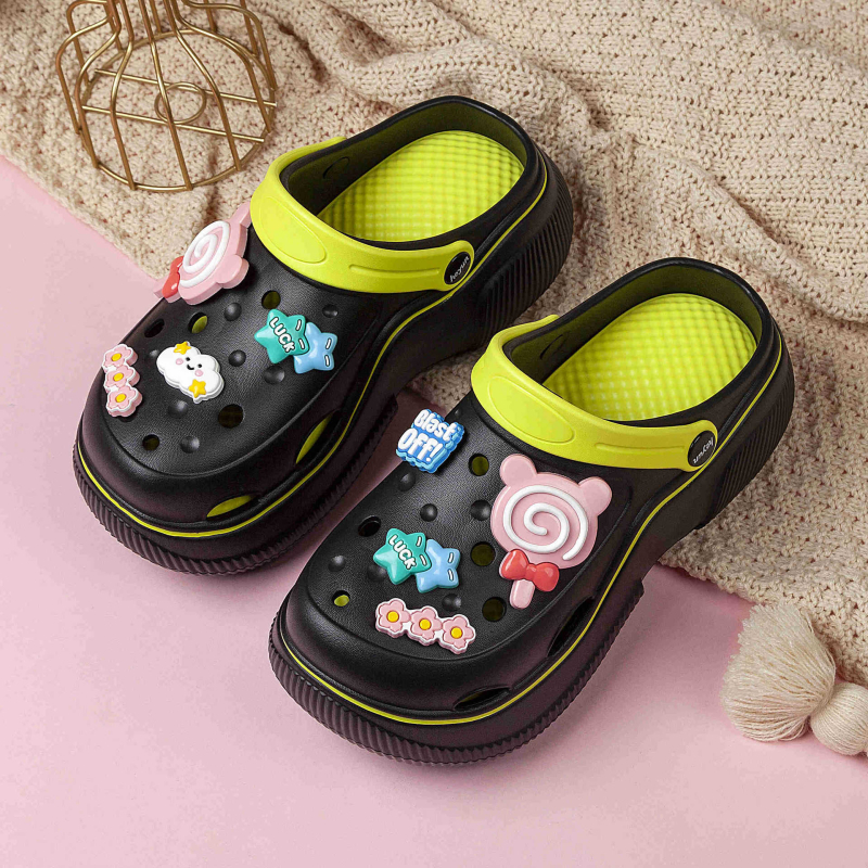 Internetist trendikad moekad platvormkoogi põhjaga kingad, naiste paksu tallaga, libisemiskindlad, armsad koomiksiga rannasandaalid sügiseks ja suveks