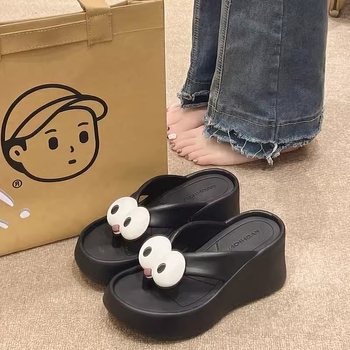 Μοντέρνες σαγιονάρες γυναικών για το καλοκαίρι του 2024, νέο στυλ, χαριτωμένες, ψηλοτάκουνες σανδάλια με χοντρή σόλα και κλιπ στα δάχτυλα, αντιολισθητικές σανδάλια παραλίας