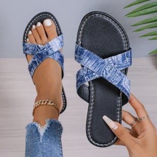 raktáron 2024 új, határokon átnyúló, plus size szandálok Európában és az Egyesült Államokban, Római keresztpántos, lapos talpú, plus size női szandálok