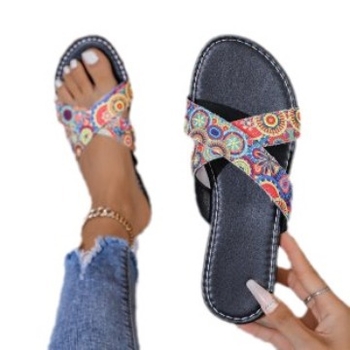 raktáron 2024 új, határokon átnyúló, plus size szandálok Európában és az Egyesült Államokban, Római keresztpántos, lapos talpú, plus size női szandálok