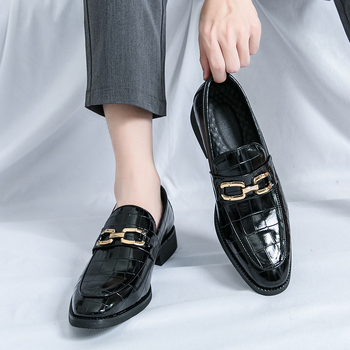 Μοκασίνια μεγάλων μεγεθών με ανάγλυφη μεταλλική αγκράφα 2024, νέα εμπορικά δερμάτινα παπούτσια 38-46, ανδρικά casual δερμάτινα παπούτσια