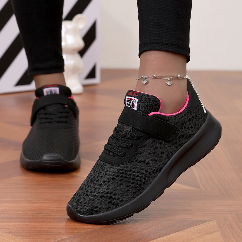 Vasariniai tinkliniai batai su juodu padu, medžiaginiai batai moterims, batai motinoms, vidutinio ir vyresnio amžiaus žmonėms, vaikščiojimo batai iš „Amazon Independent Station“ pagyvenusiems žmonėms.