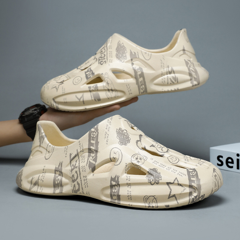 Pánske topánky s otvormi do strán, letné nové párové topánky Kanye Wading z roku 2025, s hrubou podrážkou a graffiti.